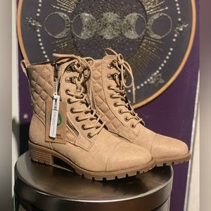 White Mountain Boots Dashing Quilted Lace-Up Booties